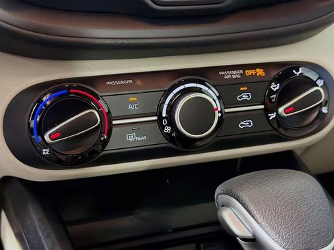 Certified 2025 Kia Soul LX w/ LX Technology Package image 17