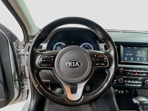 Used 2018 Kia Niro LX image 11