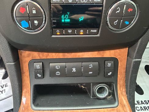 Used 2009 Buick Enclave CXL w/ Entertainment Package #3 AWD/4WD image 28