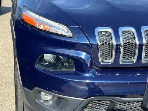 Used 2015 Jeep Cherokee Latitude w/ Comfort/Convenience Group AWD/4WD image 13