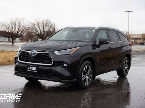 Used 2023 Toyota Highlander XLE image 5