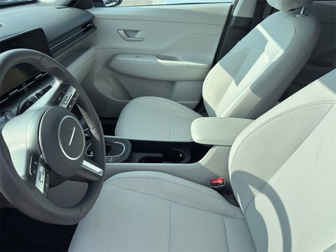 Used 2025 Hyundai Kona SEL image 13