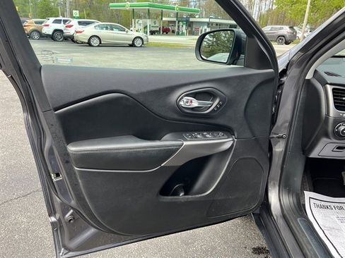 Used 2020 Jeep Cherokee Limited AWD/4WD image 17