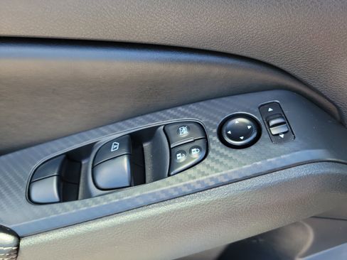 Used 2025 Nissan Altima 2.5 SV FWD image 21