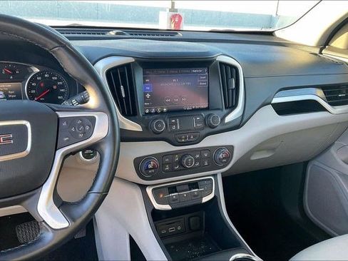 Used 2024 GMC Terrain SLT image 8