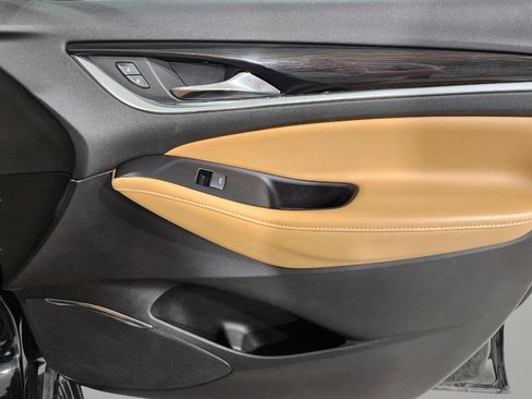 Used 2020 Buick Enclave Essence w/ LPO, Luxury Package image 21