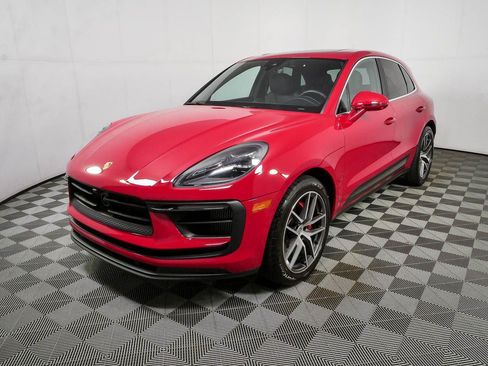 Certified 2022 Porsche Macan S AWD/4WD image 1