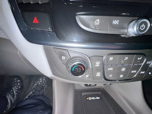 Used 2021 Chevrolet Traverse Premier image 24