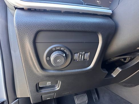 Used 2023 Jeep Grand Cherokee L Limited image 12