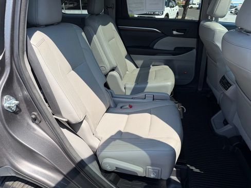 Used 2016 Toyota Highlander Limited Platinum AWD/4WD image 43