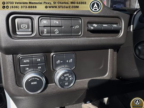 Used 2021 GMC Yukon XL AT4 w/ Rear Media and Nav Package AWD/4WD image 15