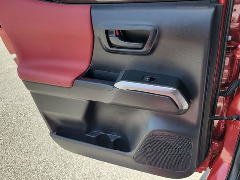 Used 2022 Toyota Tacoma SR5 w/ Technology Package RWD image 13