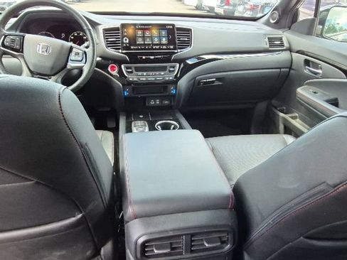 Certified 2024 Honda Ridgeline Black Edition image 17