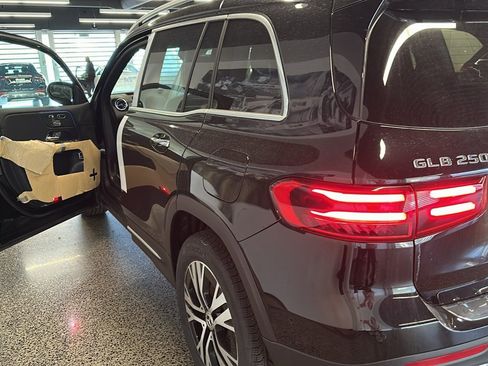 New 2025 Mercedes-Benz GLB 250 4MATIC image 2