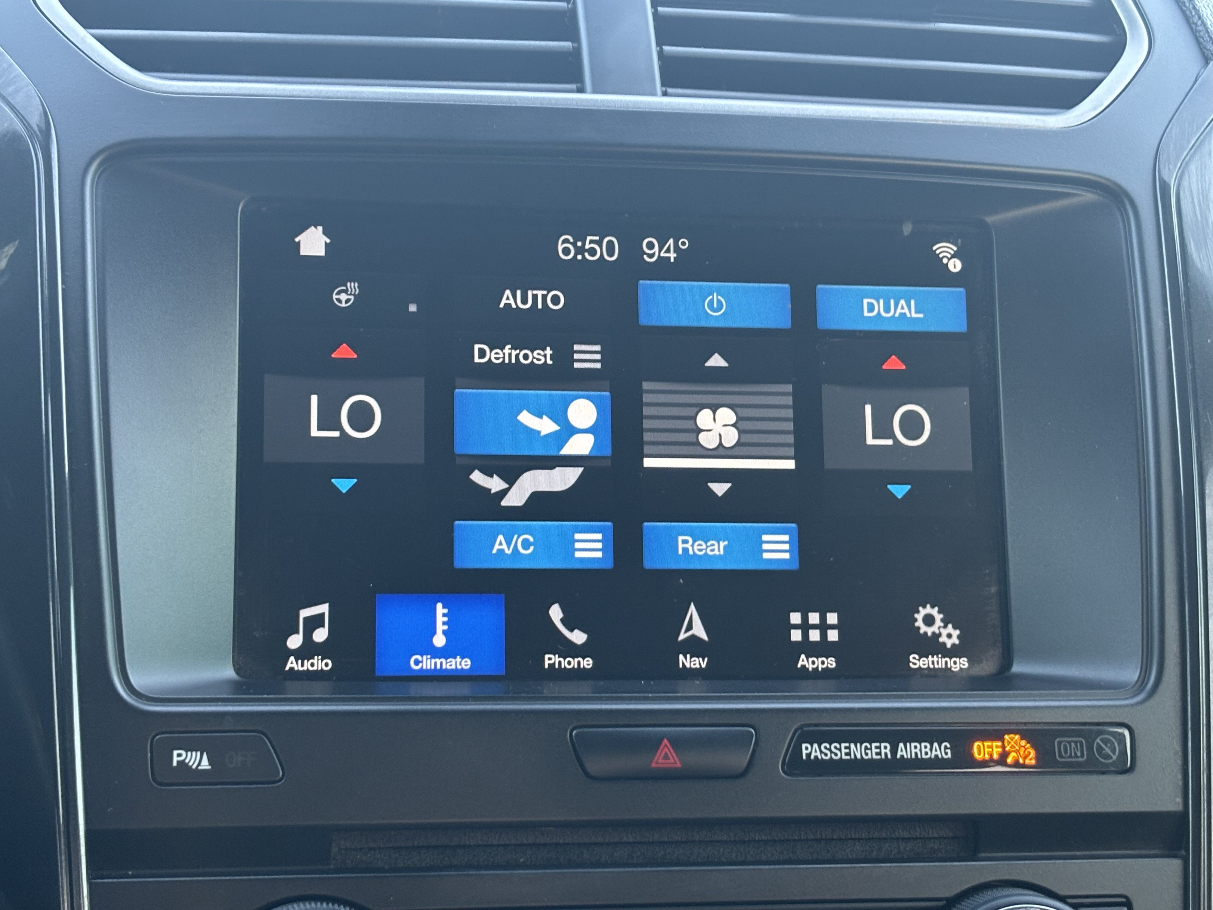 Used 2018 Ford Explorer XLT w/ Equipment Group 202A FWD image 13