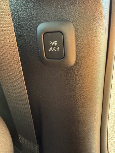 Used 2025 Toyota Sienna XLE FWD image 16