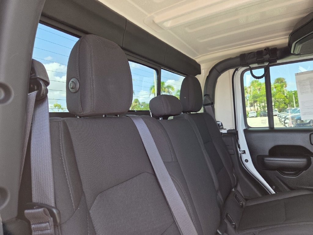 Used 2023 Jeep Gladiator Sport AWD/4WD image 19