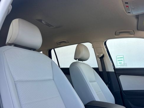Used 2021 Volkswagen Tiguan SE FWD image 17
