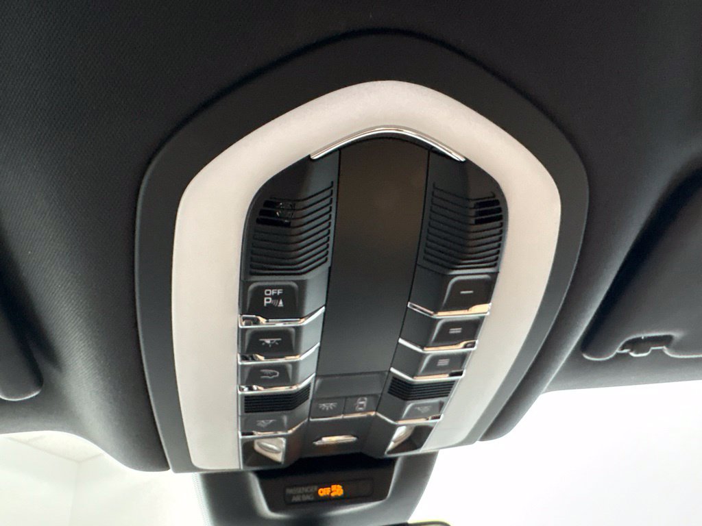 Certified 2026 Porsche Macan AWD/4WD image 40