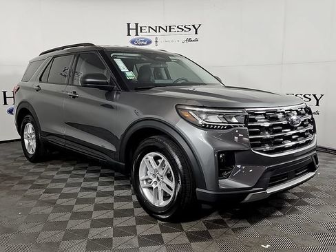 Used 2026 Ford Explorer Active w/ Active Comfort Package RWD image 4