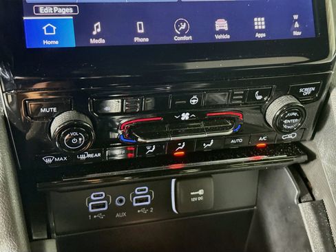 Used 2025 Jeep Grand Cherokee Limited RWD image 19