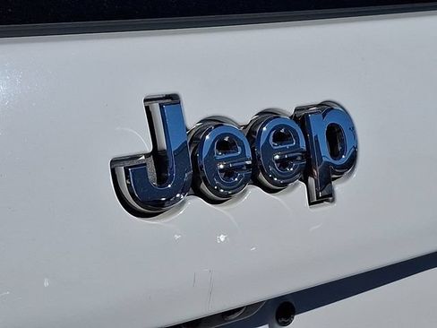 Used 2019 Jeep Cherokee Latitude Plus w/ Cold Weather Group AWD/4WD image 29