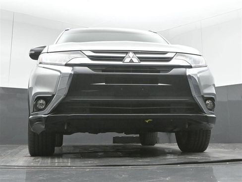Used 2018 Mitsubishi Outlander SEL AWD/4WD image 31