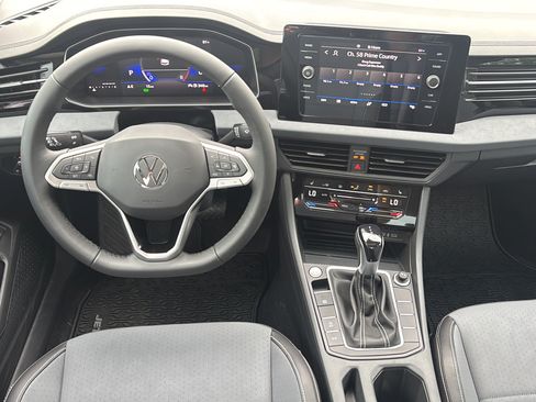 New 2026 Volkswagen Jetta SE FWD image 18