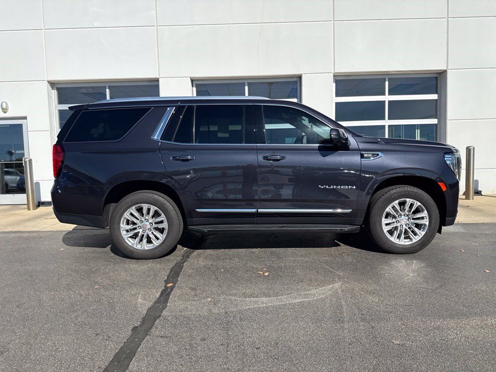 Used 2023 GMC Yukon SLT w/ SLT Premium Package AWD/4WD image 3