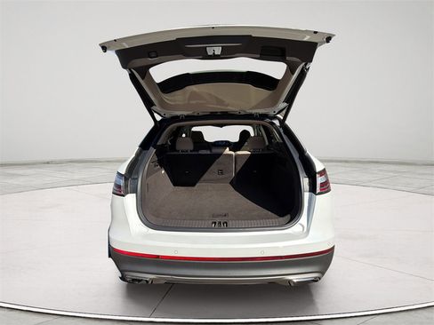 Used 2021 Lincoln Nautilus Reserve w/ Equipment Group 201A image 12