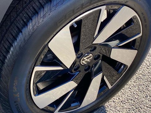 Certified 2025 Volkswagen Atlas Cross Sport SEL image 22