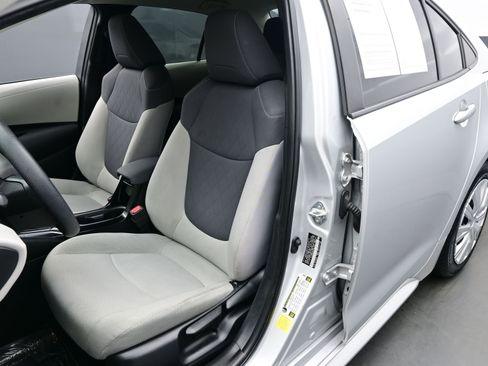 Used 2020 Toyota Corolla LE image 11