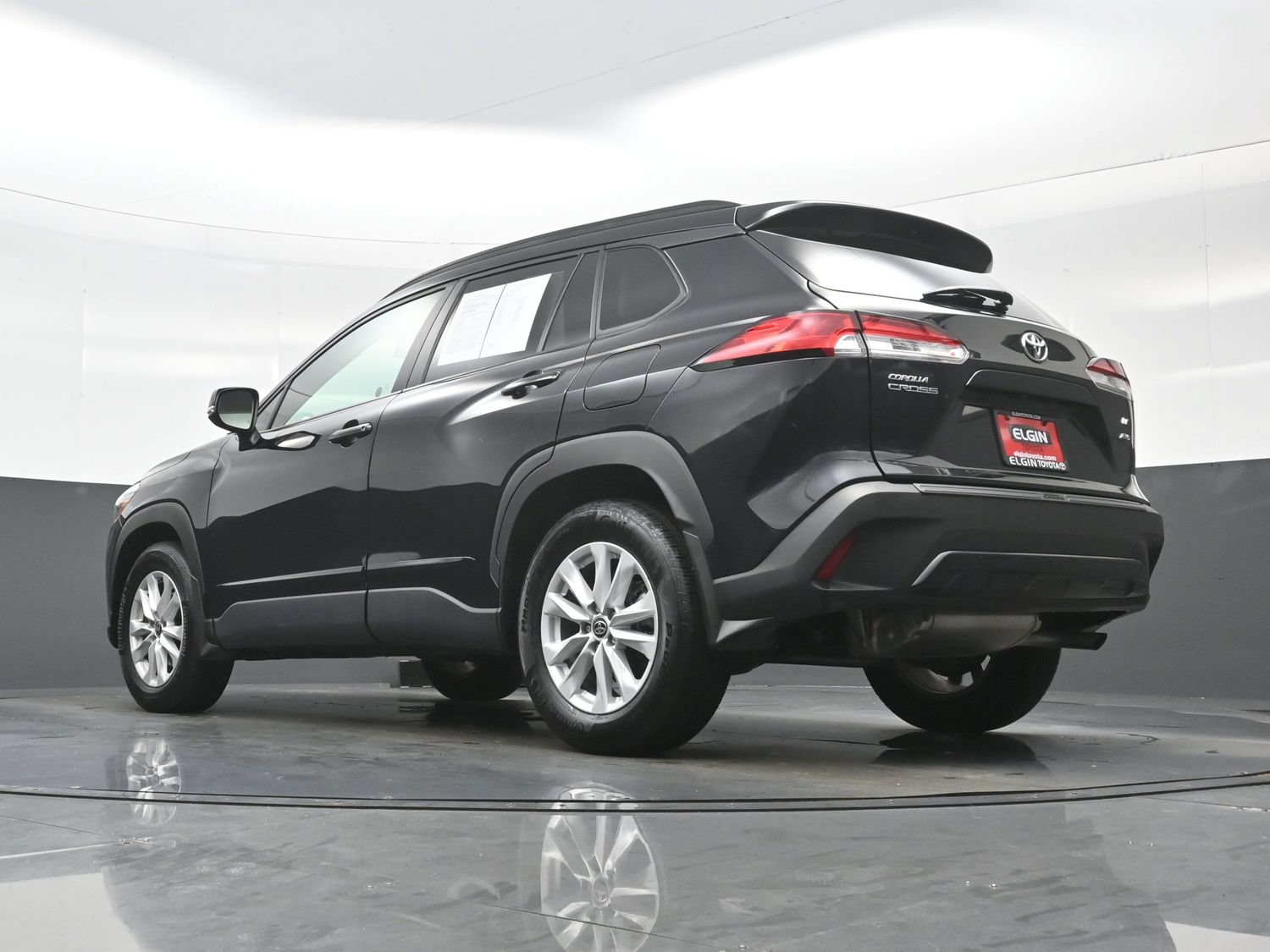 Used 2023 Toyota Corolla Cross LE AWD/4WD image 29