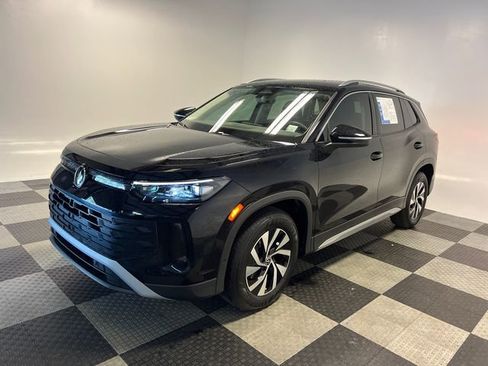 Used 2025 Volkswagen Tiguan S image 3