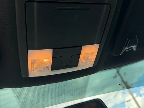 Used 2019 Ford Explorer XLT FWD image 20