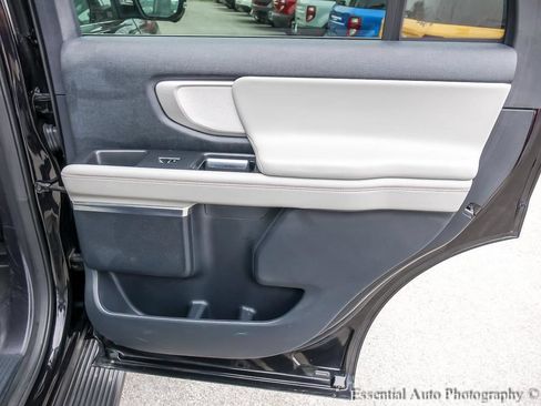 Used 2025 Ford Expedition Active AWD/4WD image 31