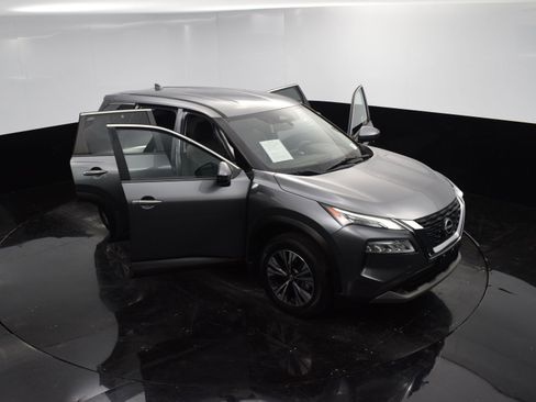 Used 2023 Nissan Rogue SV image 33