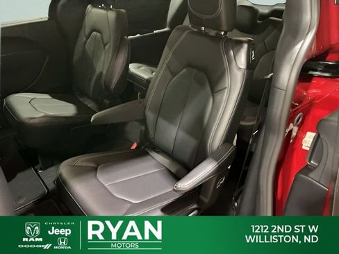 New 2026 Chrysler Pacifica Select AWD/4WD image 55