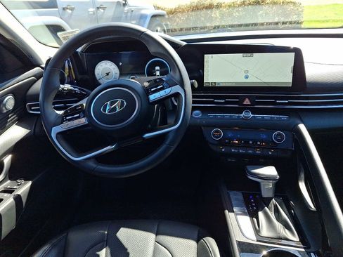 Used 2023 Hyundai Elantra Limited FWD image 11