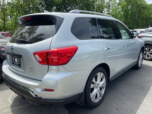 Used 2019 Nissan Pathfinder SL w/ SL Premium Package image 4