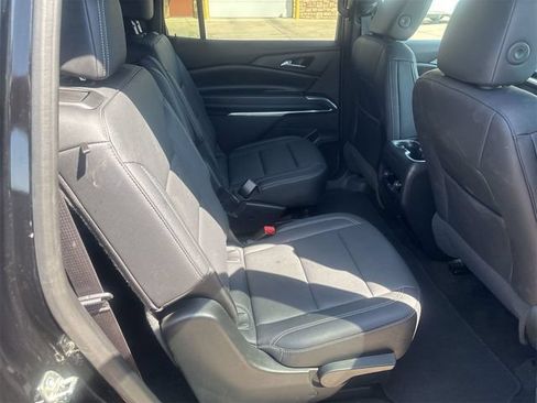Used 2025 Chevrolet Traverse LT FWD image 9