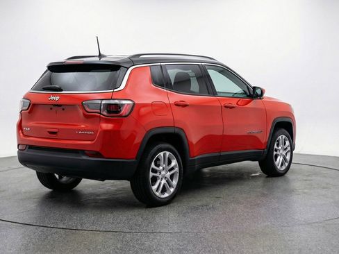 Used 2025 Jeep Compass Limited AWD/4WD image 9