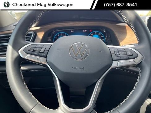Used 2025 Volkswagen Atlas SE image 34