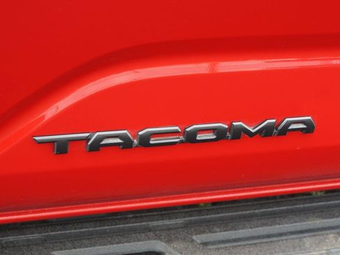 Used 2025 Toyota Tacoma TRD Off-Road w/ TRD Off Road Upgrade Package AWD/4WD image 19