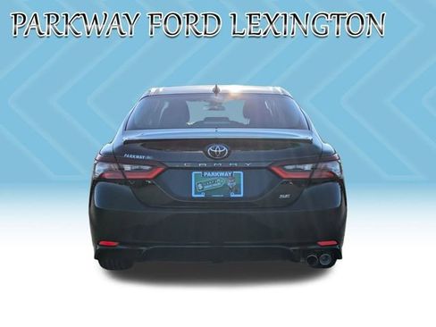 Used 2022 Toyota Camry SE image 9