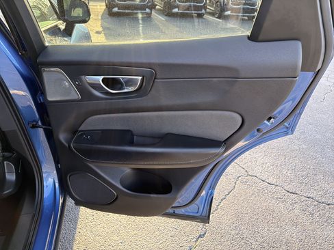 Used 2021 Volvo XC60 T5 R-Design image 15