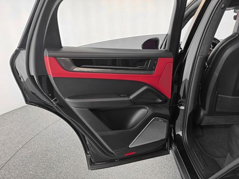 Used 2024 Porsche Cayenne Turbo GT image 23