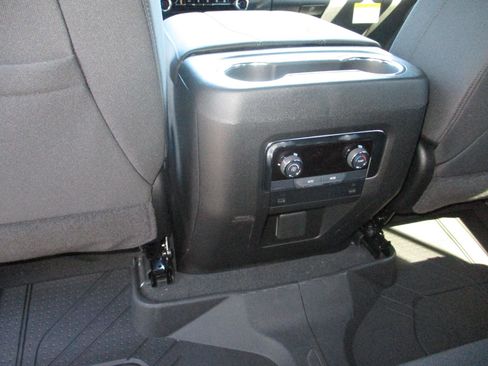 New 2026 Chevrolet Suburban LS image 13