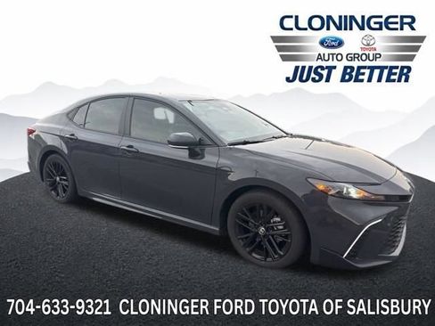 Used 2026 Toyota Camry SE FWD image 1
