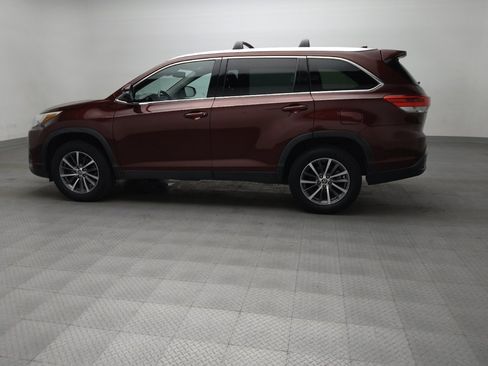 Used 2019 Toyota Highlander XLE FWD image 3